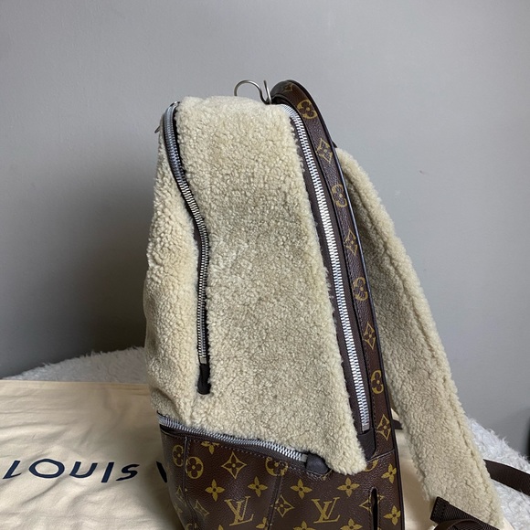 Louis Vuitton Marc Newson Sherling Fleece Backpac - Picture 12 of 16
